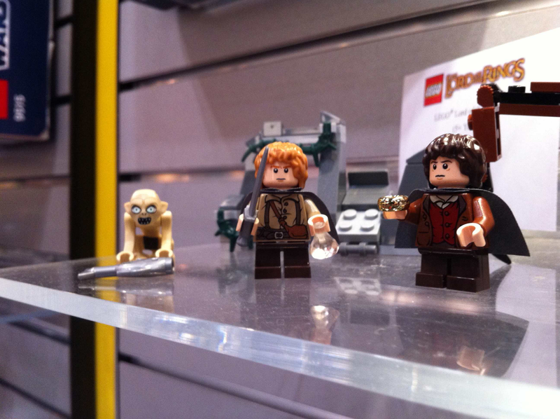 Illustration for article titled LEGO Lord of The Rings, Avengers, and Deadpool debut at Toy Fair!